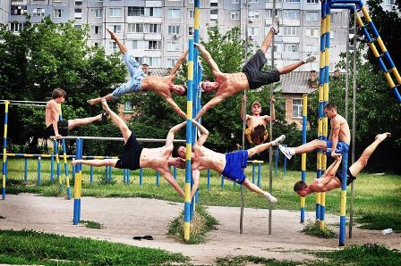 В Москве организуют районные занятия по воркауту с профессиональными тренерами