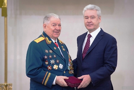Сергей Собянин вручил государственные награды и почётные звания жителям Москвы