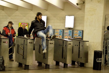 С начала 2015 г. «зайцев» в московском метро оштрафовали более чем на 52 млн руб.