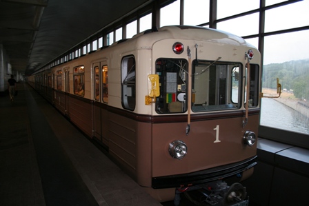 Семь ретропоездов покажут на «Партизанской» к 80-летию метро