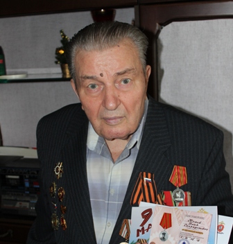 Коллеги по службе персонально поздравили ветерана ВОВ, бывшего сотрудника ОВД Новогиреево 