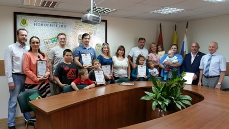 В день семьи, любви и верности вручены подарки многодетным семьям района Новогиреево
