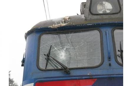 Более 130 стёкол в поездах дальнего следования разбили хулиганы за первое полугодие 2015 года