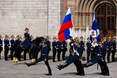 В День флага РФ в Москве пройдут концерты и выступления всадников Кремлевской школы верховой езды  