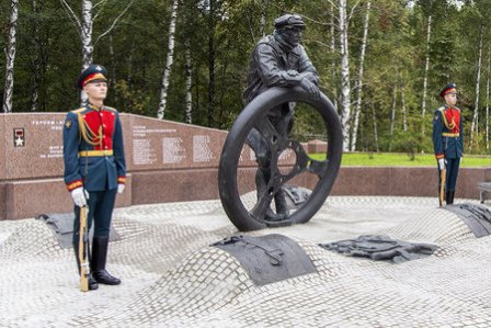 В столице открыт монумент, посвящённый героям-автомобилистам