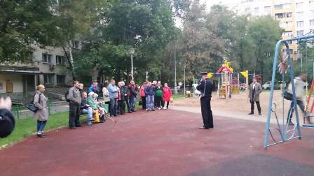 Участковый инспектор полиции Олег Булгаков отчитался перед новогиреевцами о своей работе 