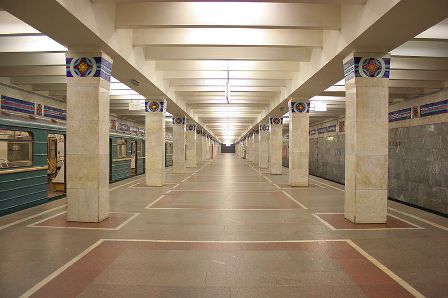 Гранитный пол на станции метро «Новогиреево» поменяют из-за трещин и коррозии несущих плит
