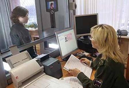 В МФЦ «Новогиреево» и ещё в четырнадцати центрах госуслуг можно без очереди оформить биометрический загранпаспорт 