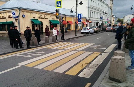 В Москве появились двойные пешеходные переходы
