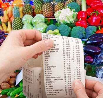 Сумма среднего чека в столичных продуктовых магазинах в октябре выросла на 4% - до 735 руб.