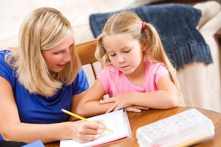 Более 70% родителей российских школьников помогают им выполнять домашние задания