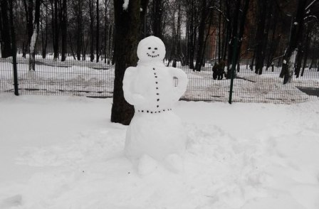На дворе оттепель, а в Перовском парке – снеговики