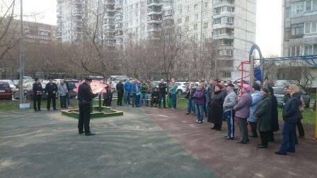 Жители Сапёрного проезда заслушали отчёт своего участкового о работе в районе