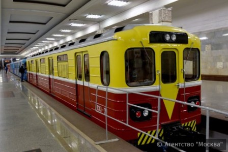 На станции метро «Партизанская» открылась выставка ретро-вагонов 