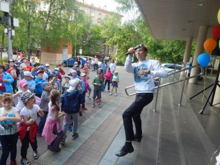 Начало лета новогиреевцы отпраздновали вместе с кинотеатром «Берёзка»