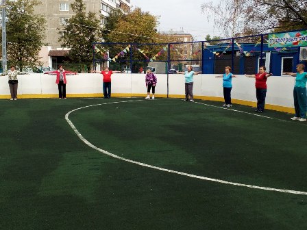 На Кусковской, 47 проходит фитнес-зарядка для старшего поколения