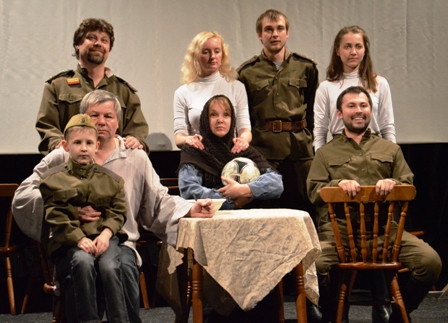 В Театре на Перовской прошла премьера спектакля-концерта «О доблестях, о подвигах, о славе!»
