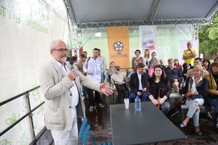 Владимир Хотиненко провёл в Перовском парке мастер-класс для детей с ограниченными возможностями