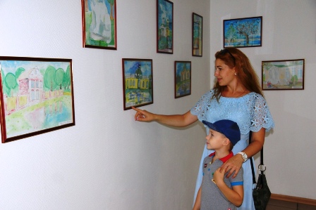 В новогиреевском Центре «Мои документы» проходит выставка детских рисунков