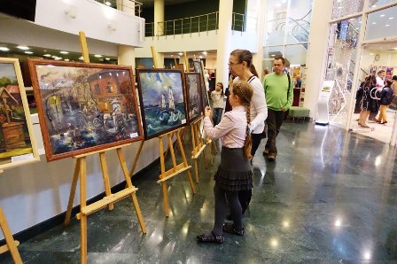 Юные новогиреевские художники приняли участие в выставке, проходившей в Доме музыки
