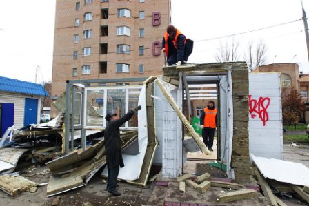 В Новогирееве продолжается снос незаконно возведённых построек