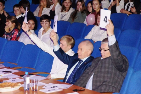 В кинотеатре «Берёзка» прошёл финал новогиреевского КВНа