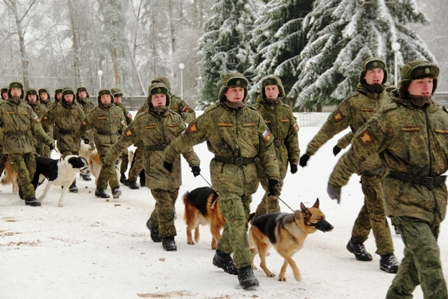 Новогиреевские школьники вновь встретились с военнослужащими кинологического  центра