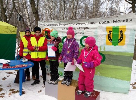 В районной лыжной гонке приняли участие новогиреевские семейные команды 