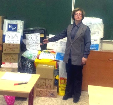 Новогиреевские школьники и педагоги отправили новогодние подарки в вязьминский Дом престарелых