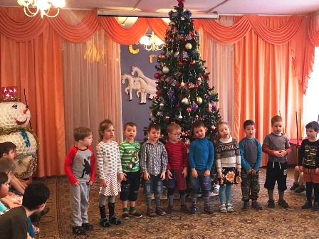 В новогиреевском детском саду на Союзном проспекте состоялся общий праздник «Ёлка, прощай!»