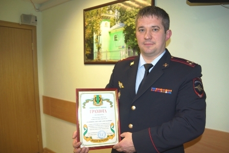 Глава МО Новогиреево вручил грамоту начальнику ОМВД Новогиреево за хорошую работу в районе 