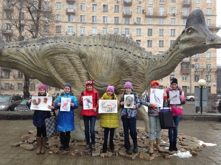 Юные художники из Новогиреева вышли на зарисовки натуры 