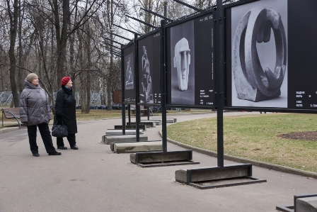 В Перовском парке завершается фотовыставка о творчестве Вадима Сидура 