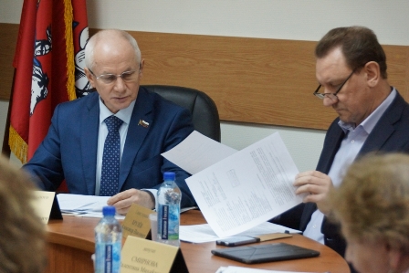 Муниципальные депутаты провели плановое майское заседание