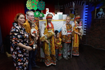 Семейный кукольный театр из Метрогородка приехал в гости к новогиреевцам