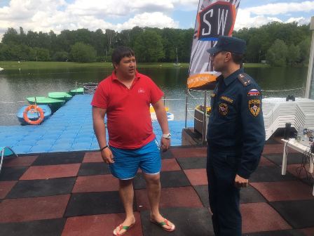 Пожарные инспекторы вышли на патрулирование мест массового отдыха новогиреевцев