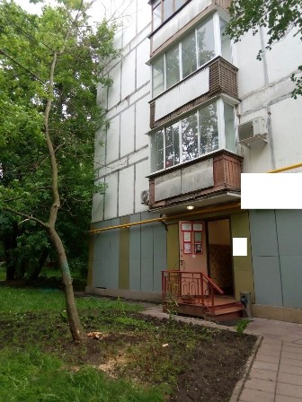 По обращению жителя района Новогиреево оперативно удалён сухостой 