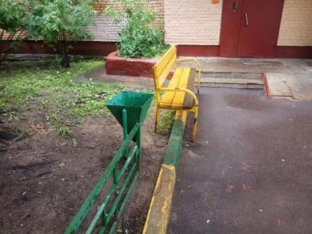 По обращению жителей на портал «Наш город» приведены в удовлетворительное состояние подъезд и двор
