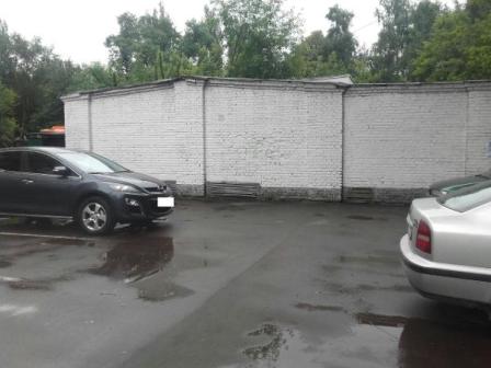 Мусор из двора дома 21 по Братской улице оперативно вывезен
