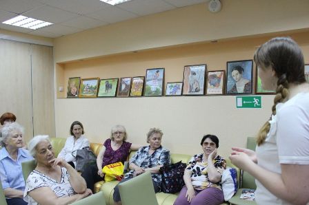 Пожилые новогиреевцы провели тренировку памяти с помощью чтения наизусть стихов