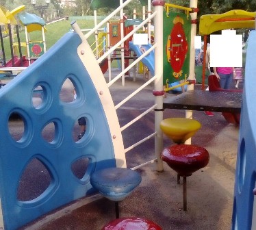 По заявлению жителей отремонтированы тренажёры на детской площадке по адресу: Зелёный проспект, 26 