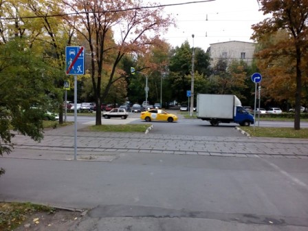 Дорожные знаки на Зелёном проспекте приведены к нормативу по заявлению жителя района