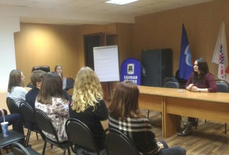 Активисты «Молодой гвардии» побывали в местном исполкоме партии «Единая Россия»