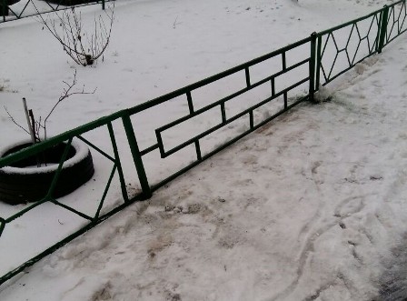 У дома №10 по Напольному проезду по просьбе жительницы отремонтировали ограждение
