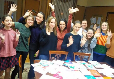 Юные новогиреевские художники приняли участие в городской акции «Подари тепло»
