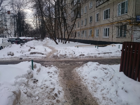 Тротуар на 6-и проспекте расчистили от снега по заявлению жительницы