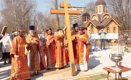 В Новогирееве освятили первый камень, заложенный в основание строящегося храма