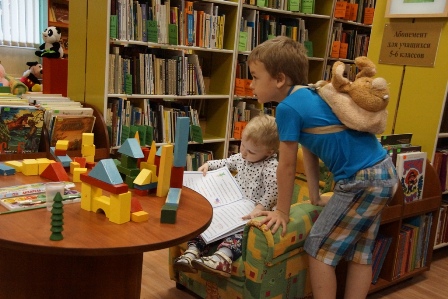 Какие книги необходимо прочесть новогиреевским школьникам в летние каникулы