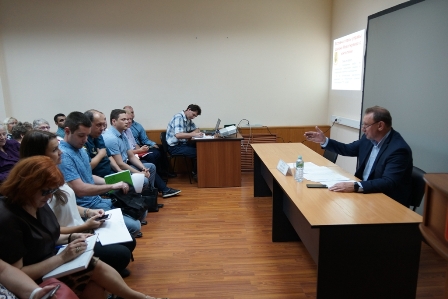 На встрече с главой управы района Новогиреево жители активно обсуждали тему озеленения дворов 