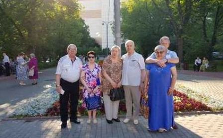 Семейную пару из Новогиреева наградили грамотой и подарком за любовь и верность